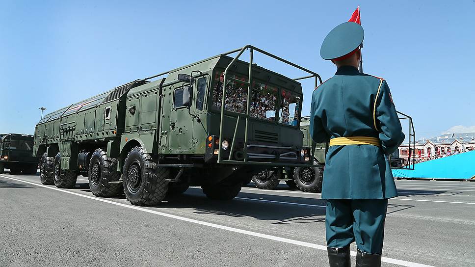 Пусковые установки ракетного комплекса «ИСКАНДЕР» - на параде в Самаре