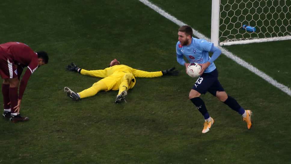 Эмоции Ивана Сергеева после забитого мяча.