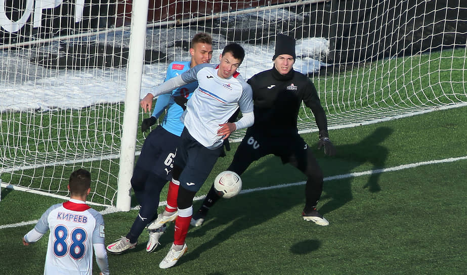 Последний до 2021 года официальный матч на «Металлурге» был сыгран 15 апреля 2018 года, когда в рамках первенства ФНЛ «Крылья Советов» принимали красноярский «Енисей»