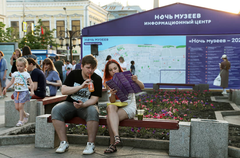Между походами по музеям горожане отдыхали на ул. Ленинградской.