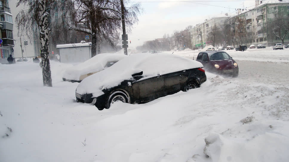 Заснеженные обочины дорог