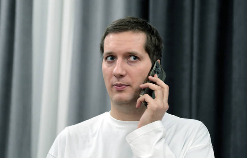 Вместе с актером на встречу приехал создатель сериала «И снова здравствуйте!», режиссер Егор Чичканов – уроженец Самары