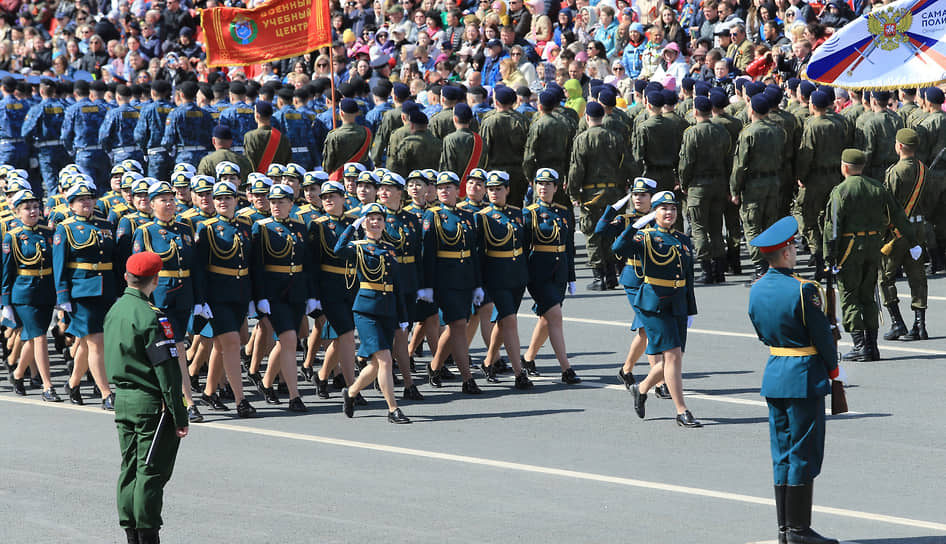 В военном параде приняли участие соединения и воинские части 2-й Гвардейской Краснознаменной общевойсковой армии, сотрудники правоохранительных органов, курсанты, воспитанники кадетских корпусов и юнармейцев