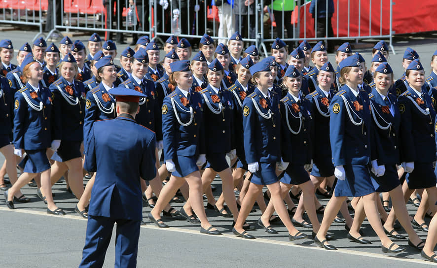 Участницы парада