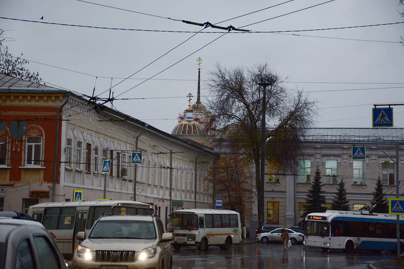 Куйбышевским межрайонным следственным отделом города Самары возбуждено уголовное дело по факту обрушения строительных лесов на территории Вознесенского собора, в результате чего пострадали люди