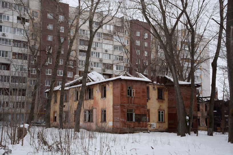 После расселения здания не снесли