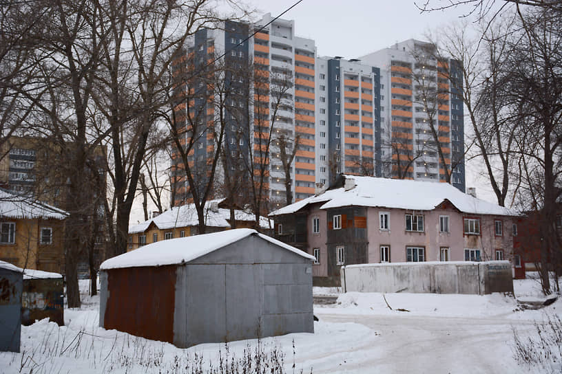 В некоторых домах продолжают жить люди