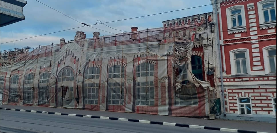  Магазин К.И. Юргенса, построенный в конце XIX века, продолжает разваливаться, так и не обретя хозяина