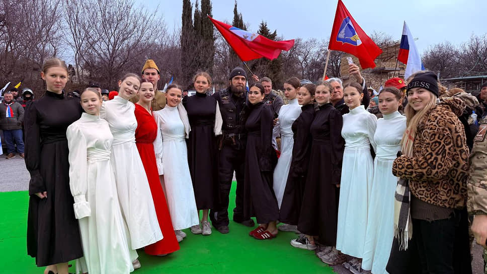 Артисты на празднике