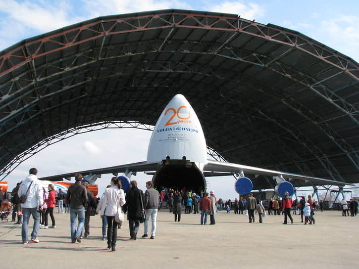 Ан-124-100 «Руслан» на авиашоу в Ульяновске. 2011 год
