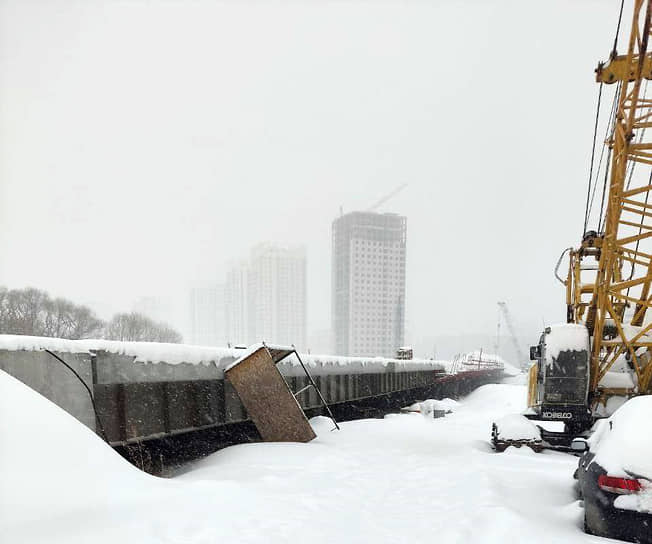 В прокуратуре утверждают, что с сентября 2025 года на строительстве моста работы не ведутся, все заброшено
