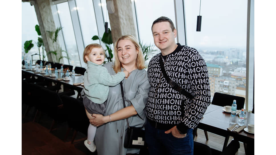 Вера Власова с семьей