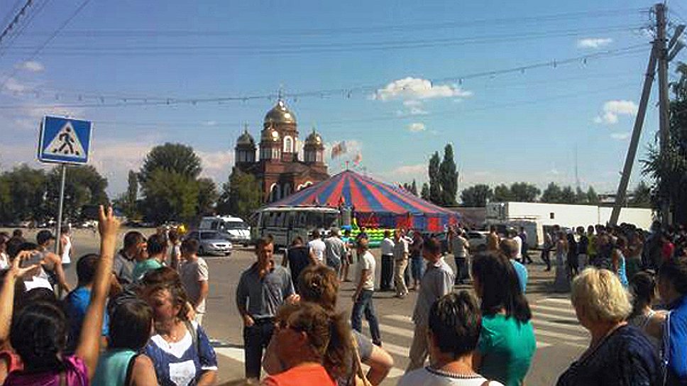Убийство местного жителя в Пугачеве привело к перекрытию федеральной трассы и акциям протеста
