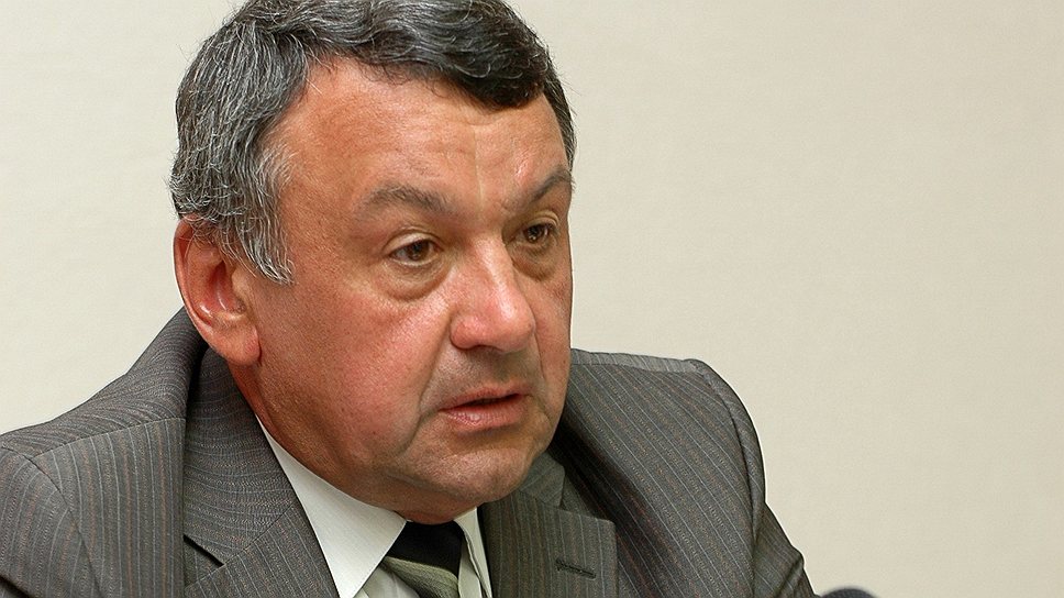 Министр промышленности и энергетики Сергей Лисовский считает, что областную индустрию давят бюрократия и коррупция