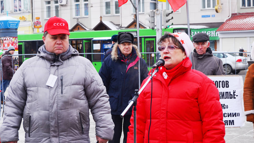 Дмитрий Сорокин (слева) недоволен действиями Ольги Алимовой на посту руководителя обкома