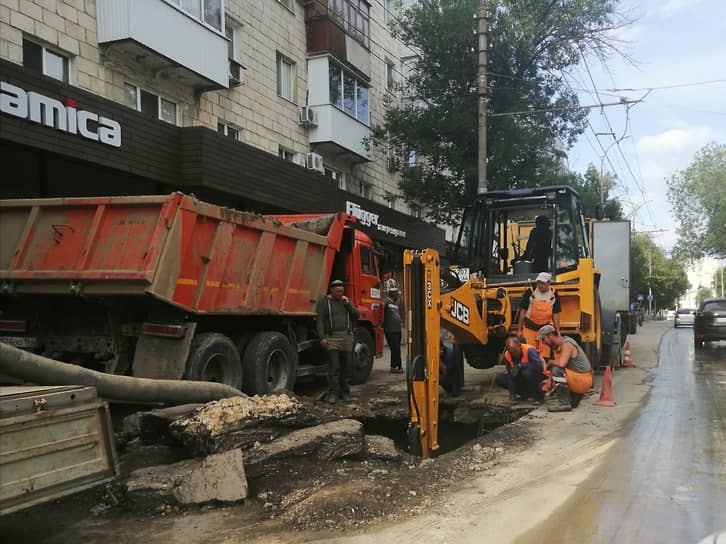 С передачей водопроводных сетей Саратова в концессию аварии на них не прекратились