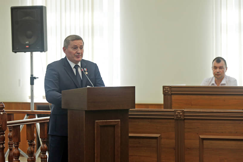 Волгоградский губернатор Андрей Бочаров в суде представлял потерпевших