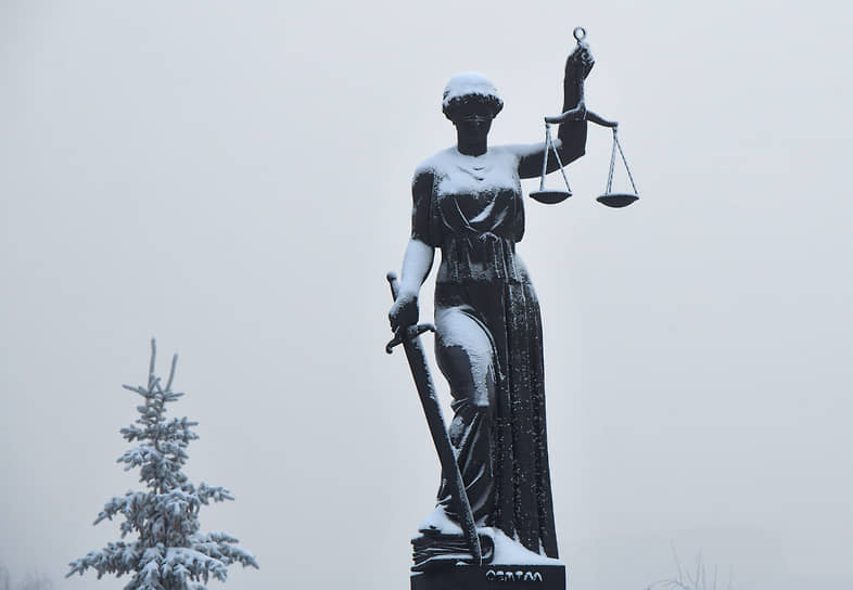 Астраханский суд изучает дело о злоупотреблении должностными полномочиями