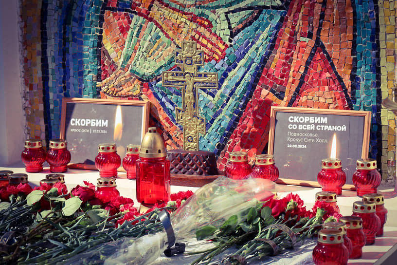 Мэрия Саратова опубликовала фото мемориала погибшим в результате теракта в Подмосковье у храма &quot;Утоли моя печали&quot;