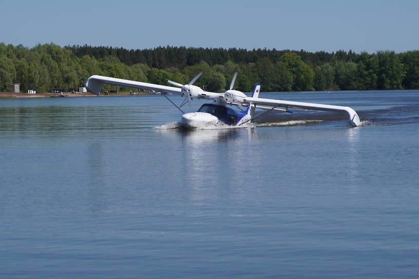 22 из задействованных в шоу самолетов способны садиться на воду