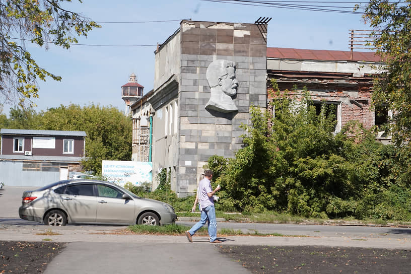 Объем стеклянного резервуара водонапорной башни им. Фрунзе составляет 180 кубических метров