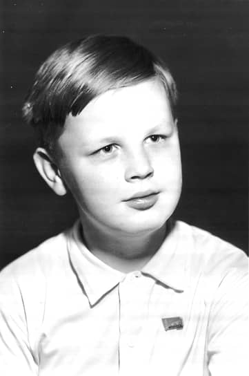 Александр Крутов родился в Саратове 2 июля 1960 года
