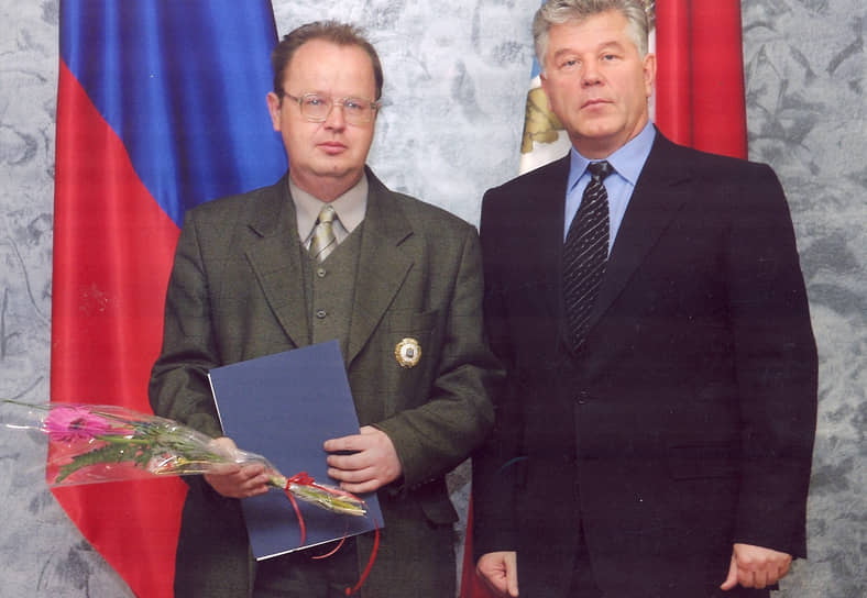Журналист «Общественного мнения» Александр Крутов и губернатор Саратовской области Павел Ипатов на протокольном мероприятии