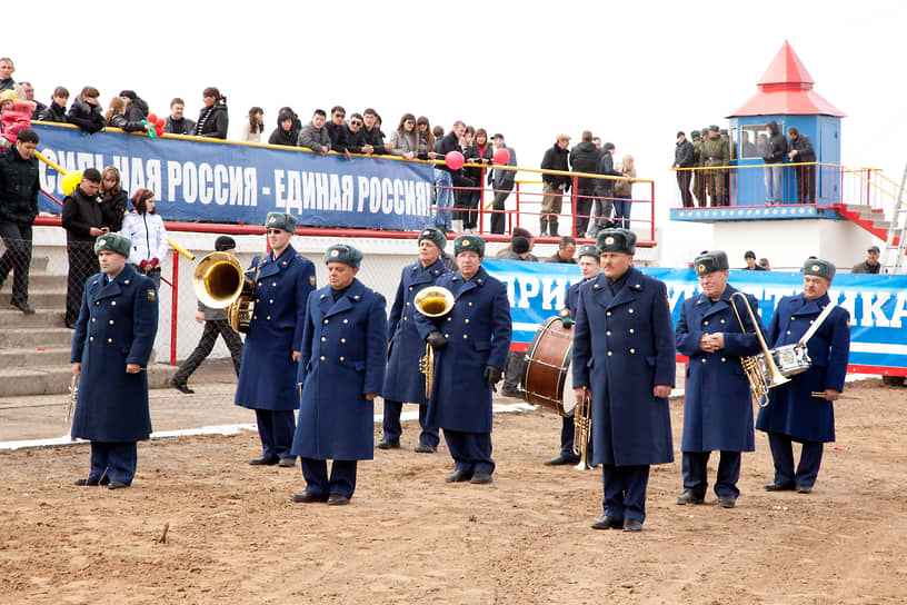 В 2011 году на День космонавтики в Энгельсский район привезли военный оркестр