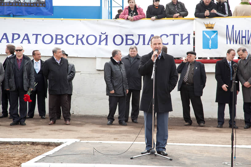 Среди выступивших на торжестве по случаю пятидесятилетия первого полета человека в космос оказался депутат парламента области Евгений Шлычков