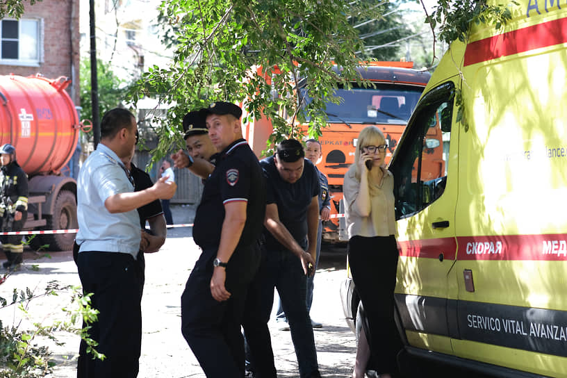Службы на месте обрушения