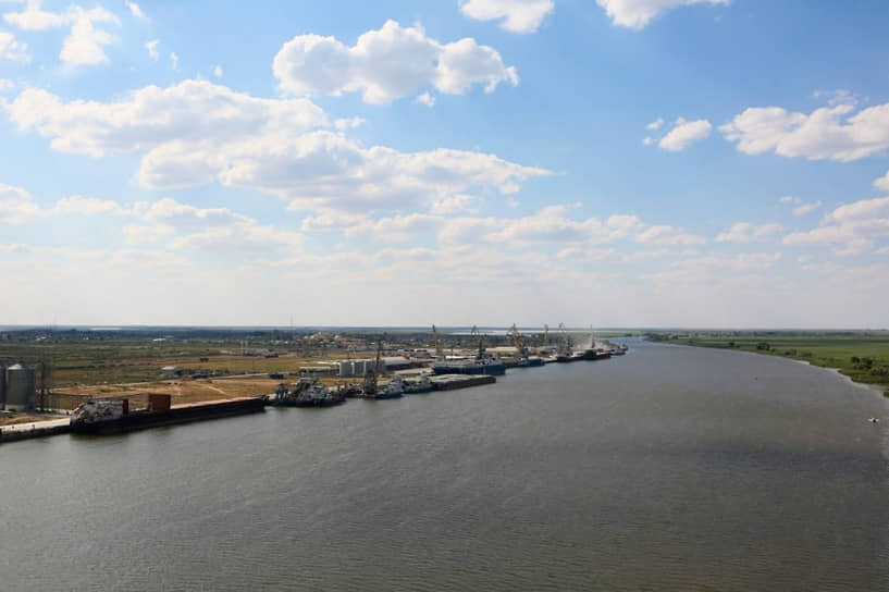Площадью акватории порта Оля составляет 53,12 кв. км.