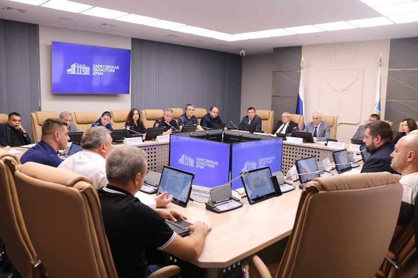 На круглом столе в Саратовской облдуме выясняли, почему вступившие в силу с 1 сентября ограничения на продажу алкоголя не работают