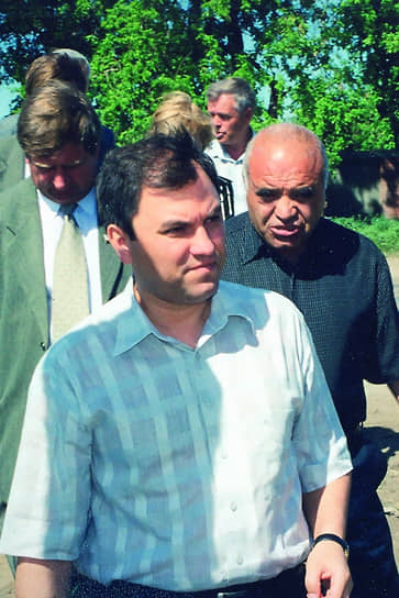В 1990 году Вячеслав Володин избран депутатом Саратовского городского совета народных депутатов