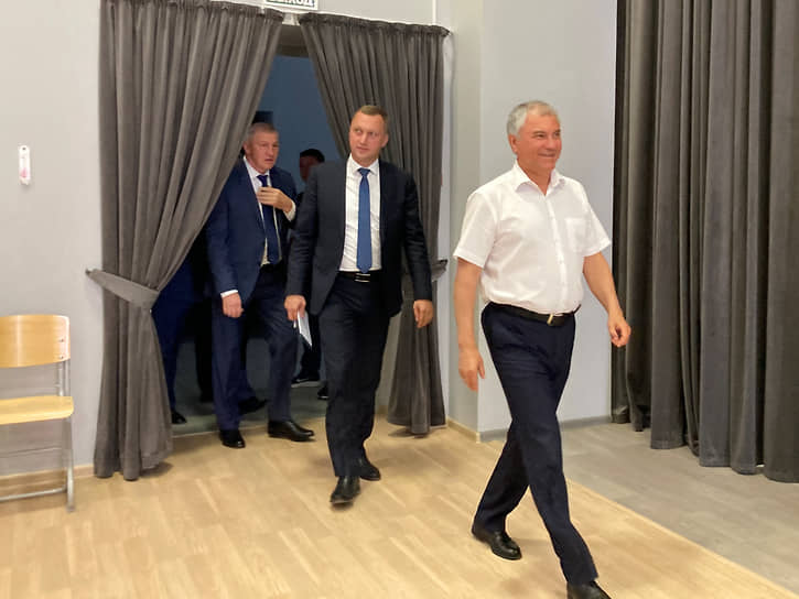 К 2020-м устоялся протокол встреч Вячеслава Володина с руководством Саратовской области: губернатор Роман Бусаргин выходит к публике вторым