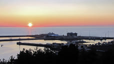 СМИ: на пароме, который не пускают в порт Сочи, заканчивается продовольствие