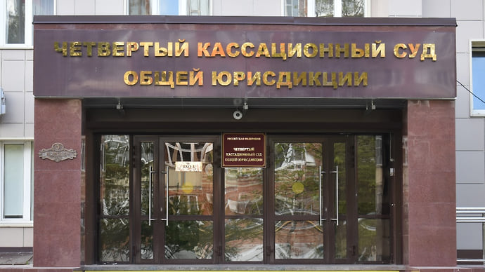Восемь соток зависли в суде