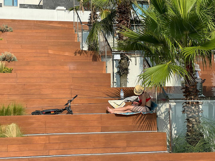 Температура воздуха днем достигает +33 °С