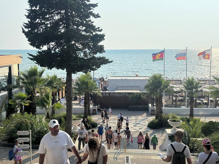 «Синие флаги» в Сочи получили 58 пляжей