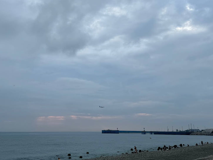 Пляжи Адлерского района не так многолюдны