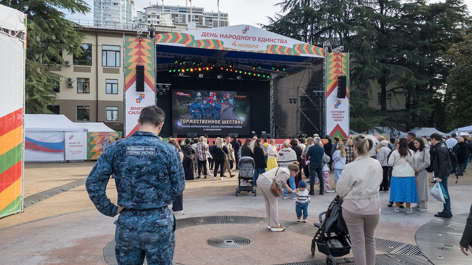 Гости в ожидании праздничного концерта