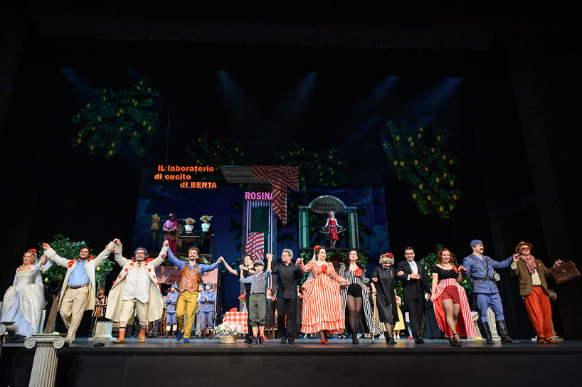 «Великолепные голоса, драматический талант и сценическая харизма красноярцев не оставили зрителей равнодушными»,— сказал генеральный директор Концертного центра «Сириус, заслуженный артист России Владимир Самсонов