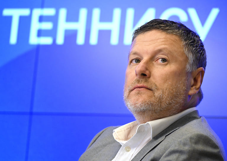 «Я должен доказать, что русские — это не люди третьего сорта» Евгений Кафельников в разное время высказывался о политике, в том числе поддерживая курс руководства страны на рубеже 2000-х. В интервью и заявлениях спортсмен неоднократно подчеркивал важность гражданской позиции и стремление к изменениям в общественной жизни