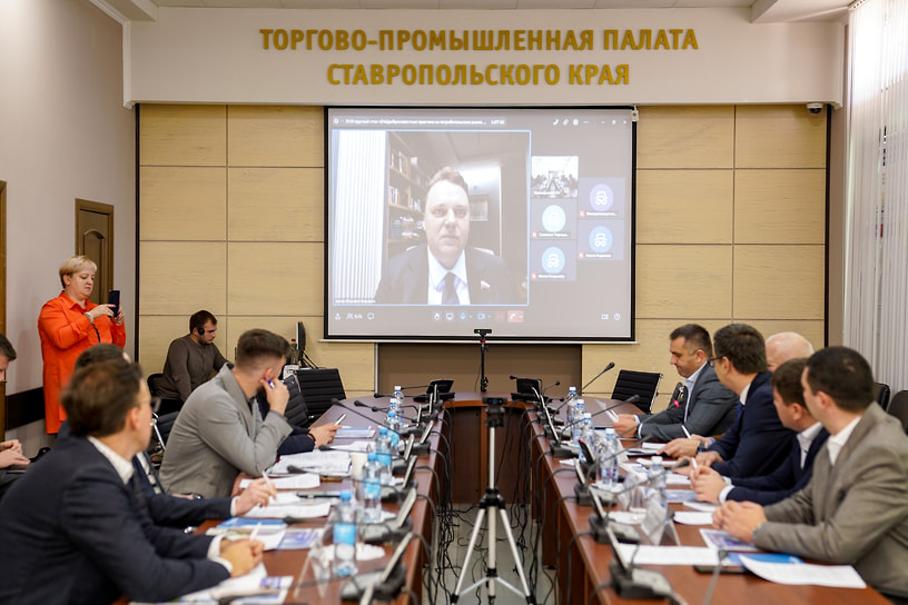 Заместитель председателя комитета Государственной Думы РФ по экономической политике Артем Кирьянов поделился данными всероссийского исследования. Так, 82% респондентов уверены, что умное регулирование лучше жестких запретов
