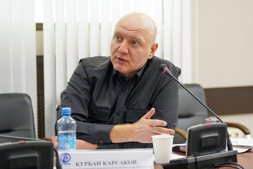 Начальник отдела Управления экономической безопасности и противодействия коррупции МВД по Республике Дагестан, подполковник полиции Курбан Карсаков рассказал о правоприменительной практике и проблемах, с которыми сталкиваются местные правоохранители
