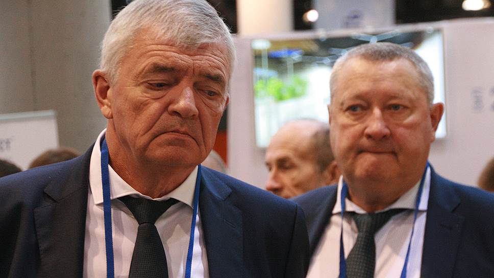 Блок ЖКХ в кабмине может потерять одновременно и вице-премьера Николая Хорошилова, и министра Сергея Афонина