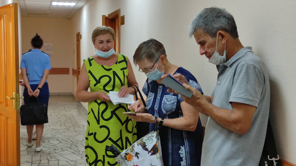 Ильмира Бикбаева (слева) ответила на вопросы адвоката и гособвинения 