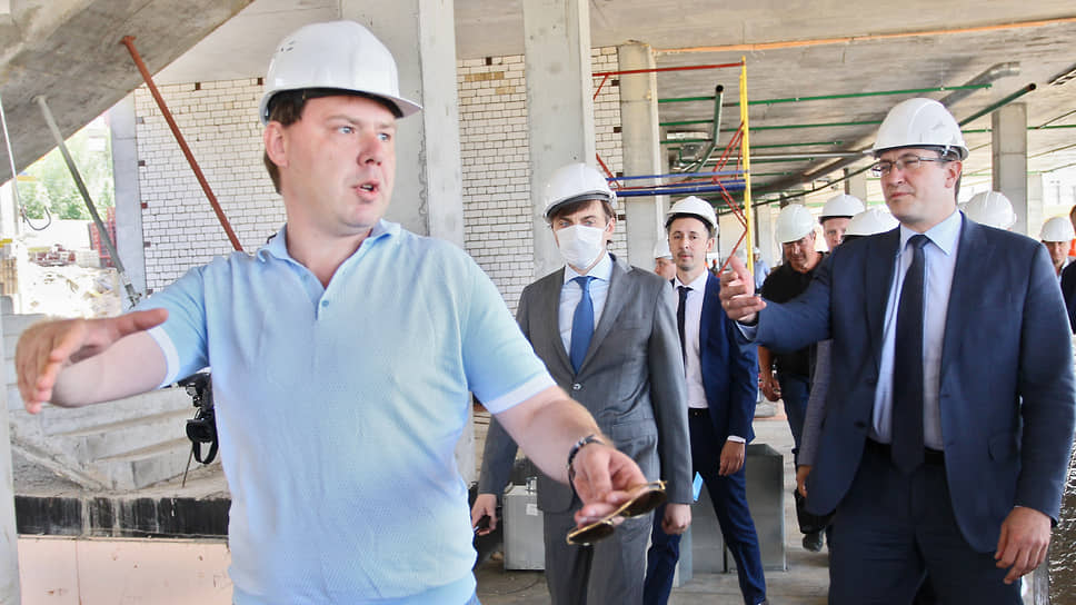 Компания Отто Сопроненко (на фото слева) лишилась права строить школу в Уфе