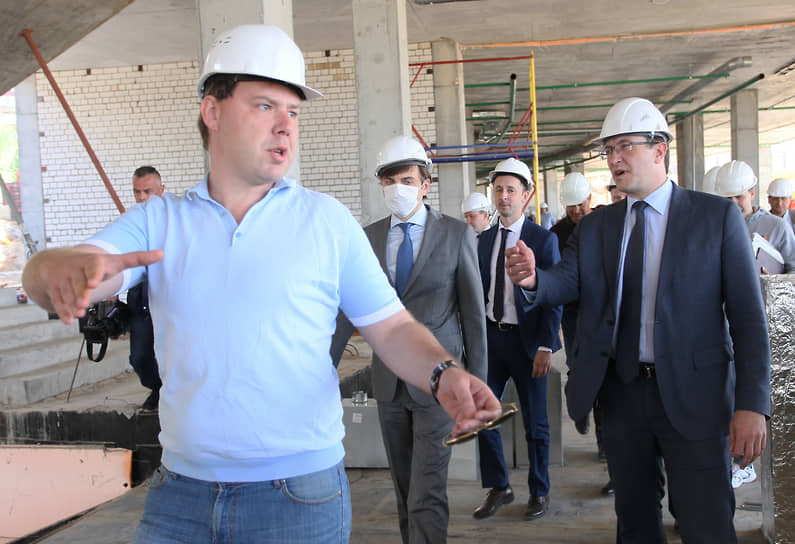 Компания Отто Сопроненко (слева на фото) отбилась от претензий уфимского субподрядчика