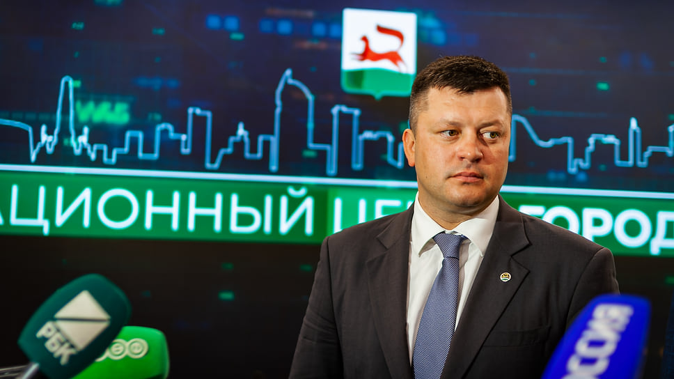 Сити-менеджер Уфы Ратмир Мавлиев в Ситуационном центре после открытия бизнес-форума «Минск и Уфа: побратимство — новый драйвер развития»