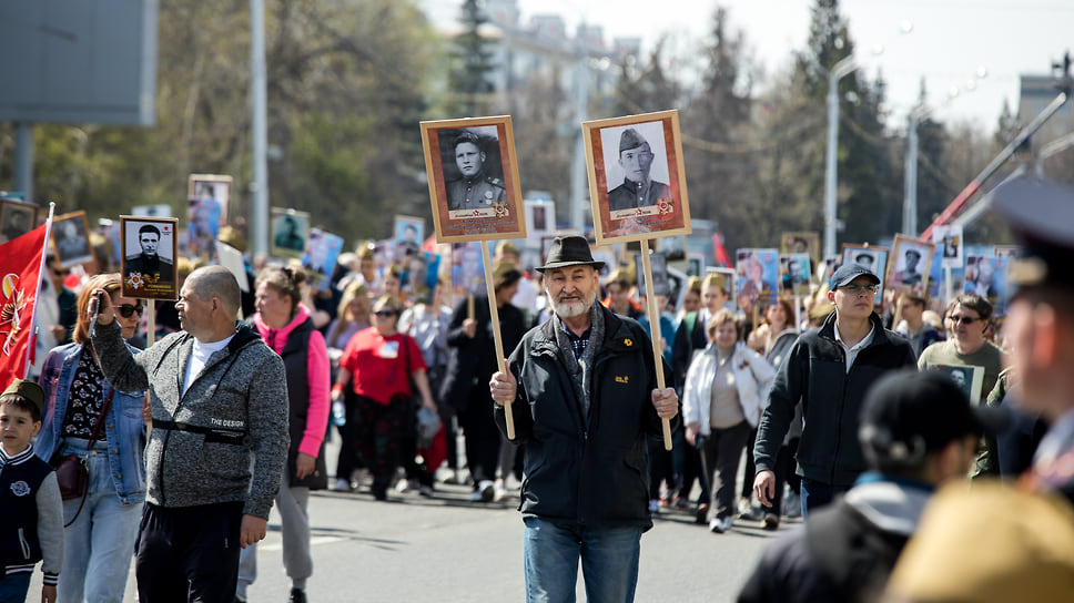 Участник Бессмертного полка 9 мая. В шествии, по подсчетам, было более 170 тыс. человек